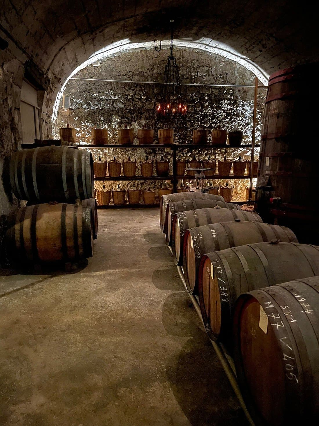Explorez.eu — Distillerie : Visite d'un chai d'Armagnac centenaire (Gers)